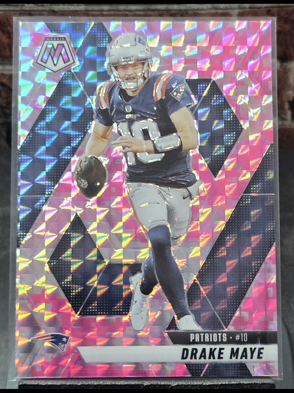 Panini Mosaic Football Card : PINK CAMO - Drake Maye Patriots 2025